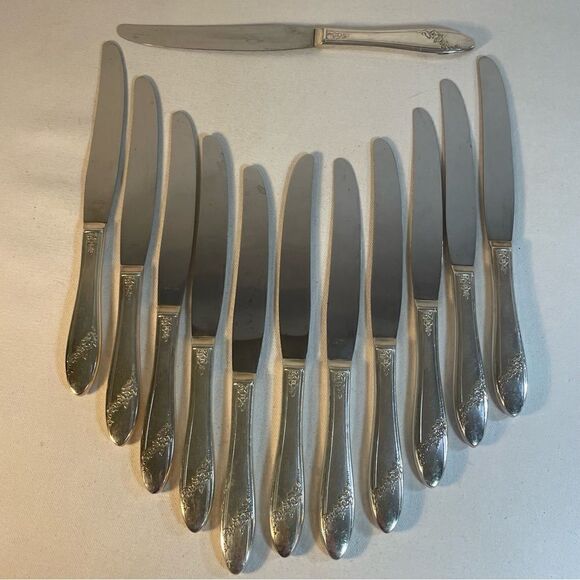 12 salad forks Oneida Tudor Plate QUEEN BESS II Vintage 1946 Silver Plate - Picture 4 of 15